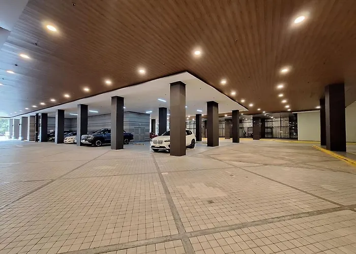 3br Pent -100sqm-15pax -free Parking -pet -moa,picc,wtc,ccp Manila